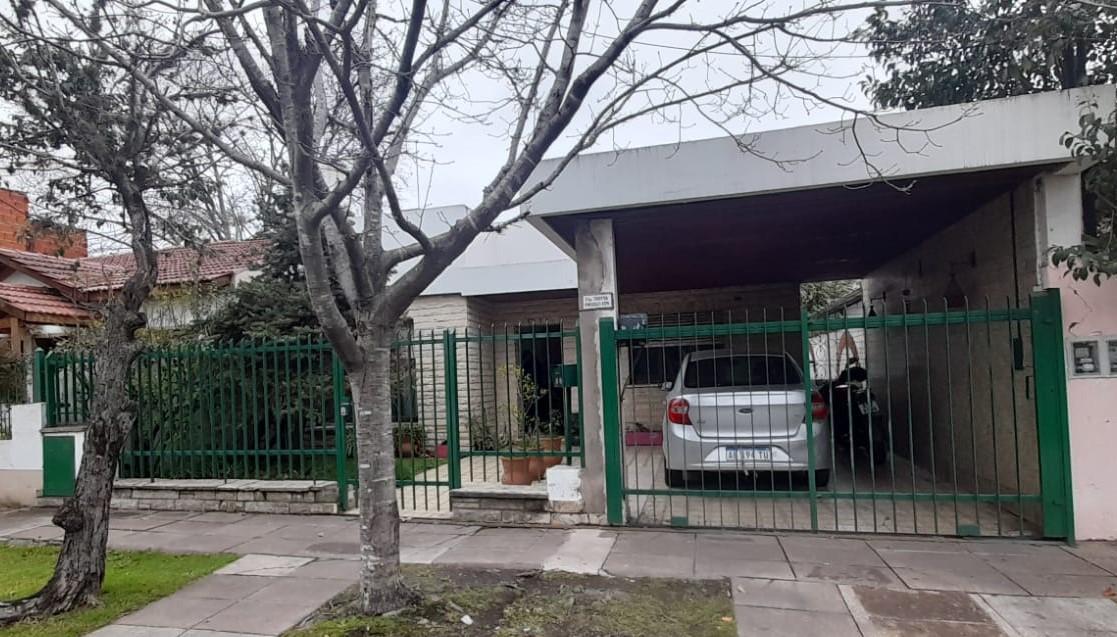 EXCELENTE CASA AMERICANA EN VENTA. ITUZAINGO NORTE. ZONA RESIDENCIAL