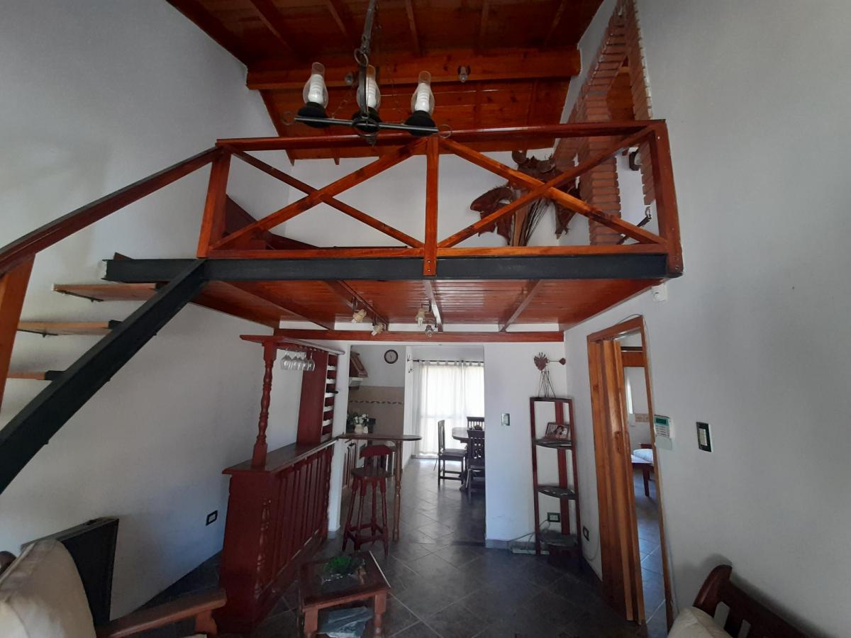 Foto de HERMOSO CHALET EN VENTA - ITUZAINGO NORTE. EXCELENTE DISEÑO, imagen 3