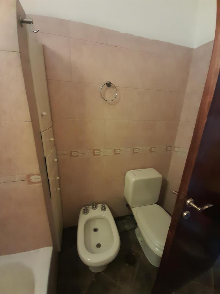 Foto de HERMOSO CHALET EN VENTA - ITUZAINGO NORTE. EXCELENTE DISEÑO, imagen 5