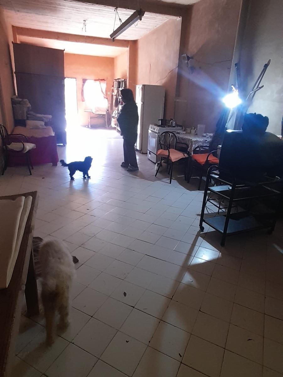 Amplio Chalet con Departamento en Venta. Ituzaingo Norte 5
