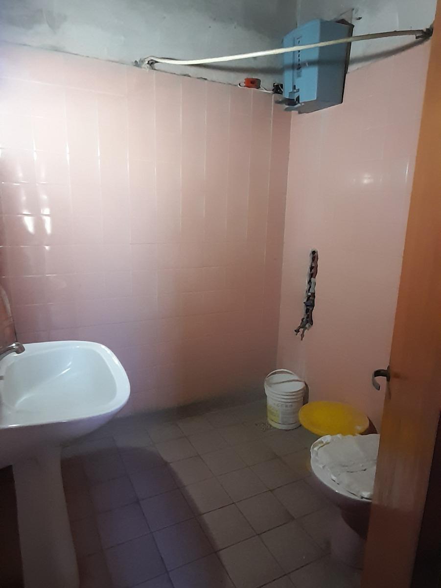 Amplio Chalet con Departamento en Venta. Ituzaingo Norte 4