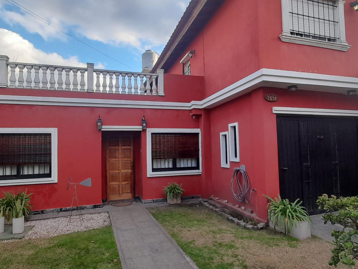 Hermosa casa en dos plantas en venta. Ituzaingó Norte