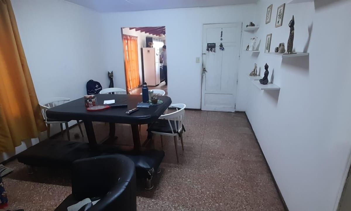 CASA EXCELENTE UBICACION. AMPLIO TERRENO. ITUZAINGO NORTE. en VENTA