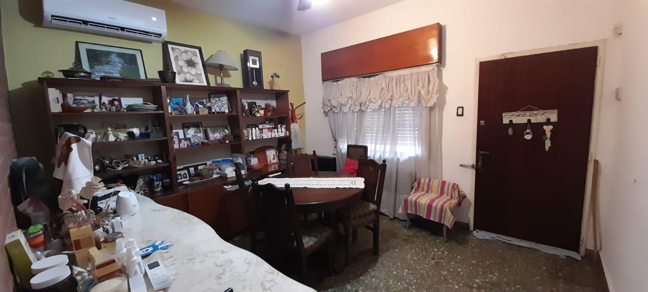 EXCELENTE CASA AMERICANA A METROS CALLE BARCALA. EN VENTA