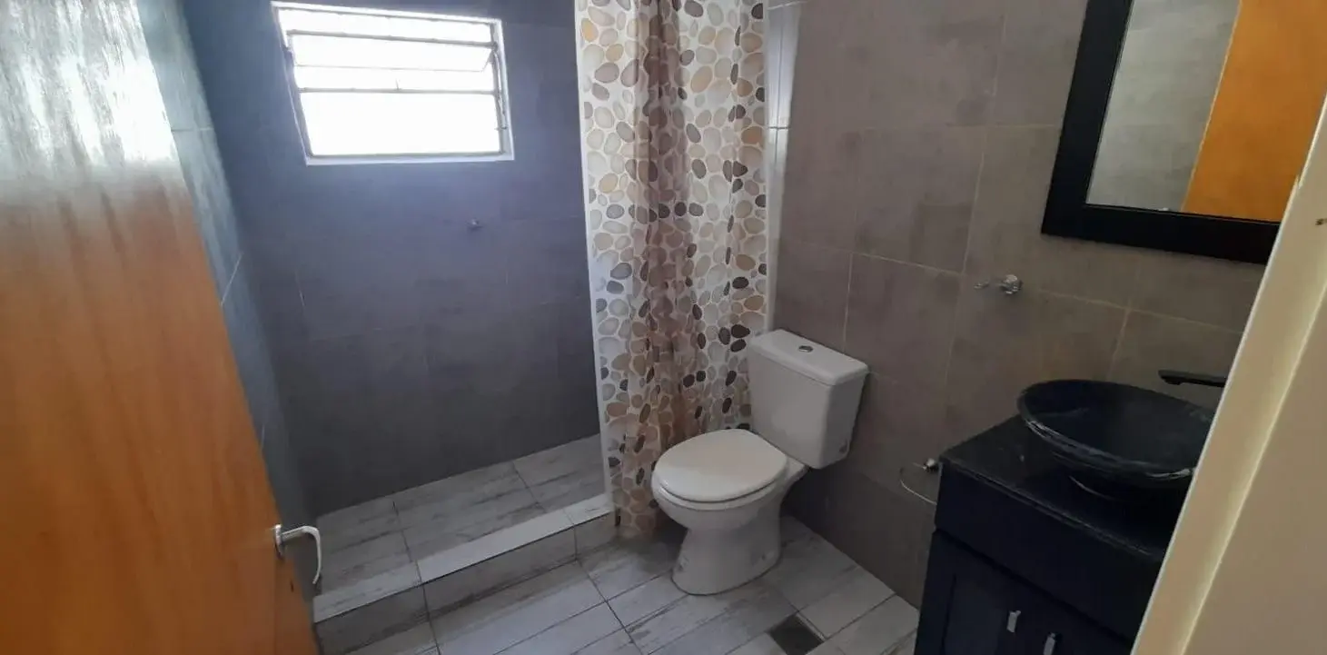 IMPECABLE CASA EN COMPLEJO HABITACIONAL. ALQUILER. ITUZAINGO NORTE 4