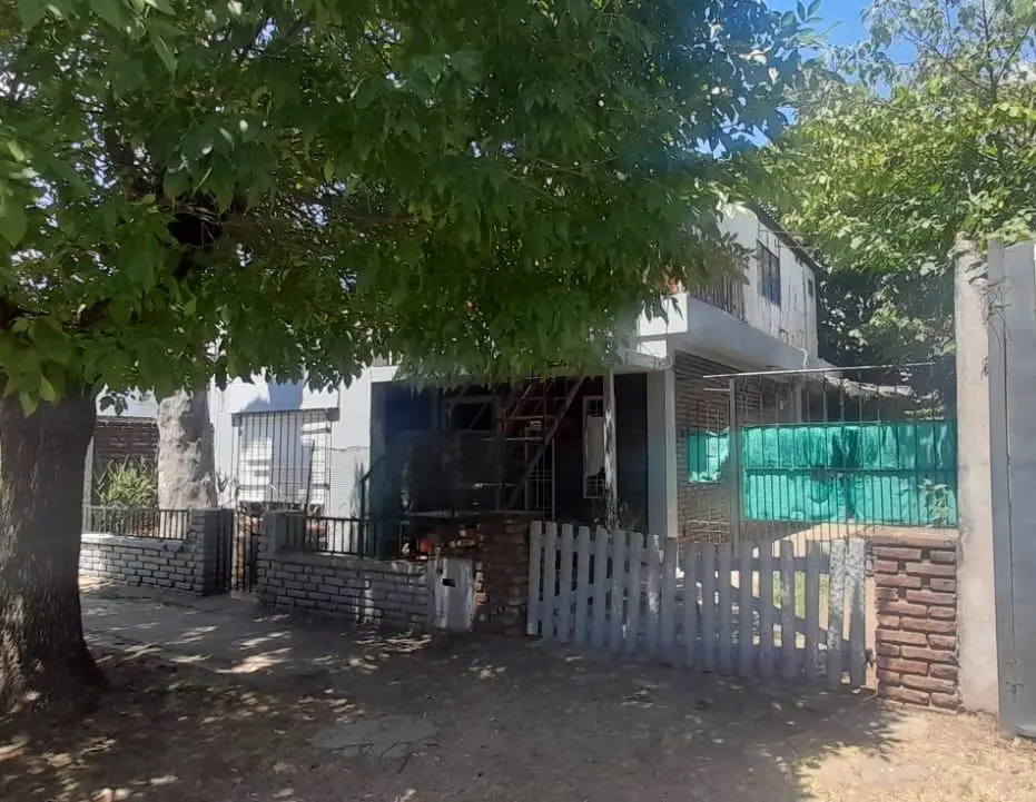 CASA Y PREMOLDEADA EN VENTA. ITUZAINGO NORTE. A MTS. CALLE PRINGLES 4