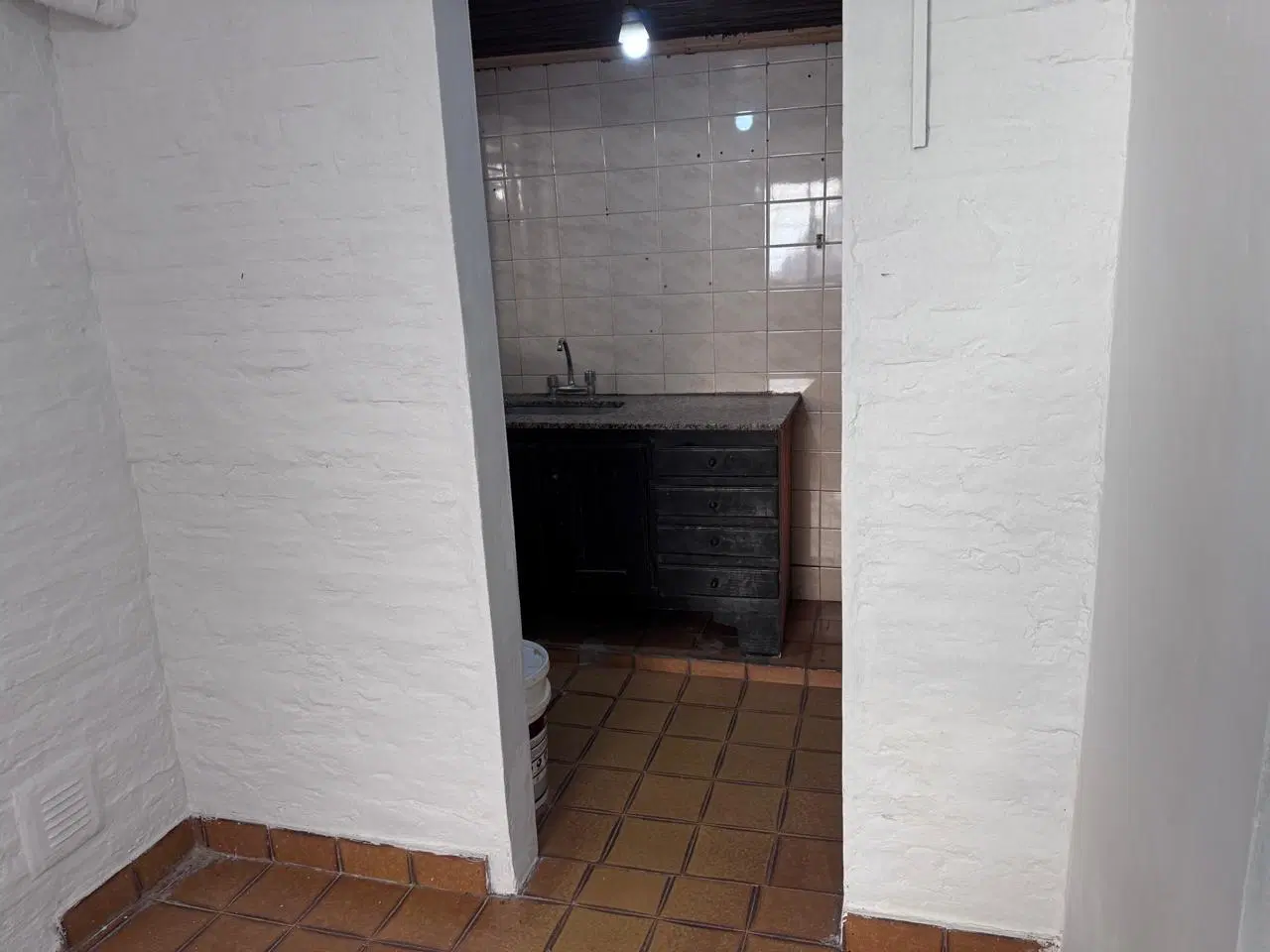 CASA PH AL FRENTE EN ALQUILER. ITUZAINGO NORTE 5