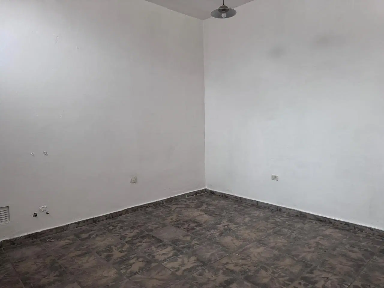 IMPECABLE LOCAL EN ALQUILER. ITUZAINGO NORTE. 2