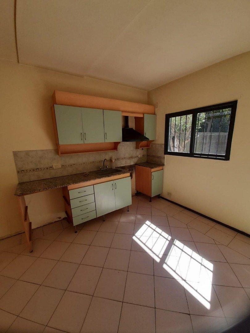 Foto de AMPLIO DUPLEX 4 AMBIENTES EN ALQUILER. ITUZAINGO NORTE, imagen 3