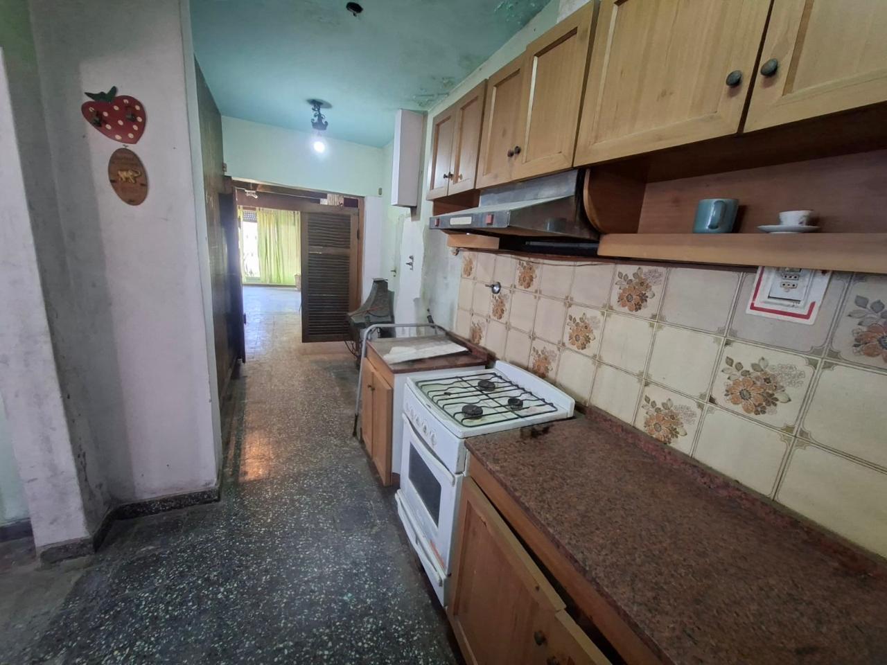 Foto de CHALET CON DEPTO EN VENTA. EXCELENTE UBICACION ITUZAINGO NORTE., imagen 3