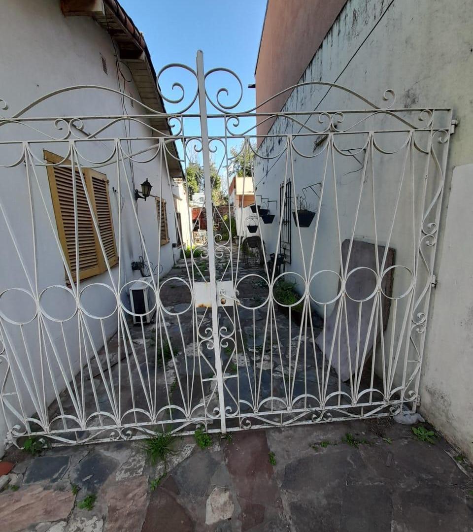 Foto de CHALET CON DEPTO EN VENTA. EXCELENTE UBICACION ITUZAINGO NORTE., imagen 4