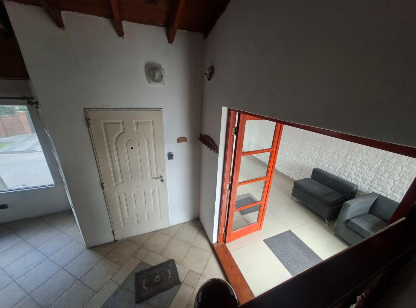 Foto de HERMOSA CASA EN PLANTA ALTA. EN ALQUILER Ituzaingó Norte, imagen 3