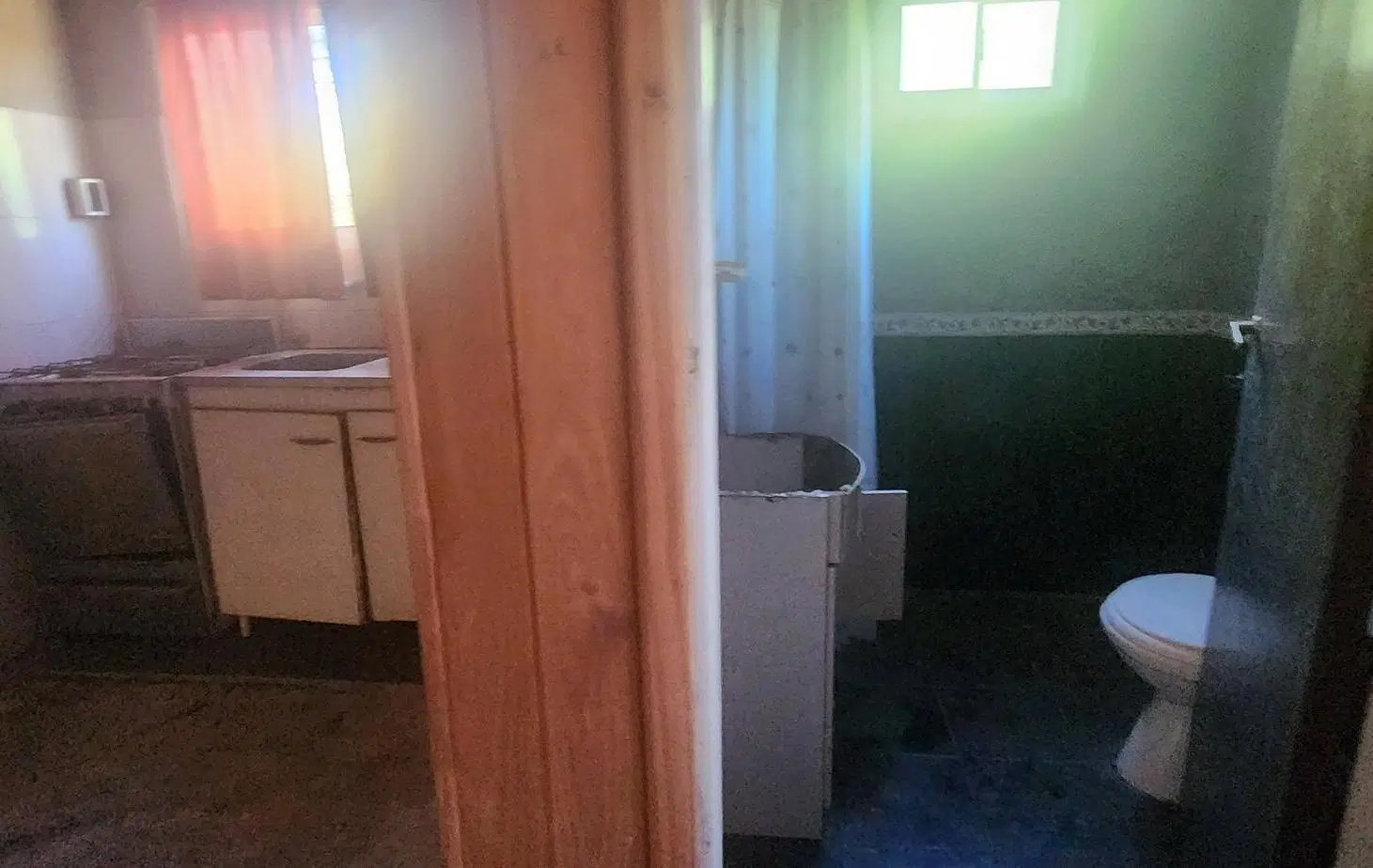 Terreno a la venta con construcción/ Los Acantilados 2