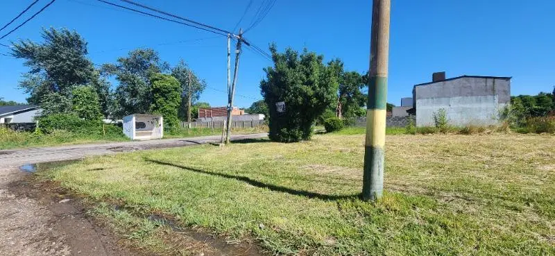 Terreno en esquina/ Estación camet/ calle asfaltada 1