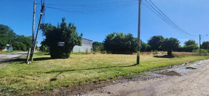 Terreno en esquina/ Estación camet/ calle asfaltada 4