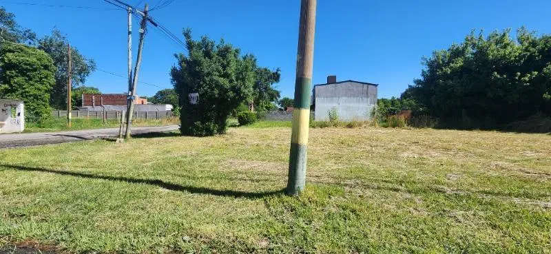 Terreno en esquina/ Estación camet/ calle asfaltada 2