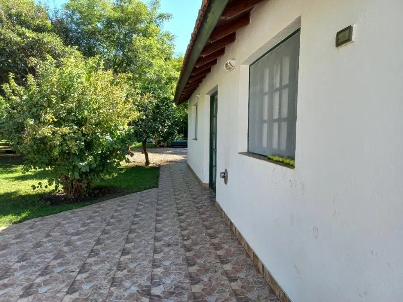 Casa 3 ambientes/ Dos quinchos/ Pileta/ Barrio La Armonia 2