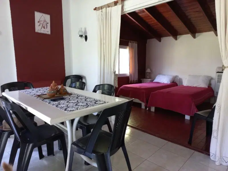 Casa 3 ambientes/ Dos quinchos/ Pileta/ Barrio La Armonia 5
