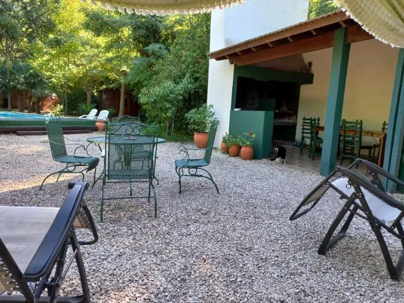 Casa 3 ambientes/ Dos quinchos/ Pileta/ Barrio La Armonia 3