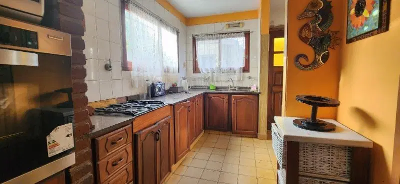 Casa 4 ambientes/ Barrio Caisamar 2
