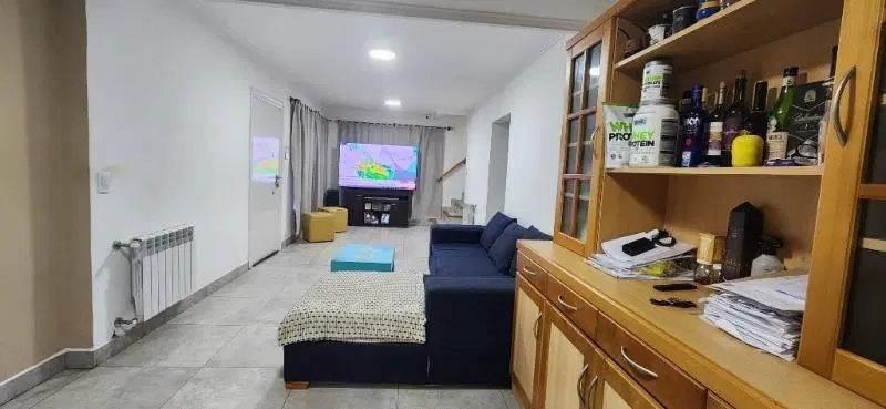 Casa en esquina 4 ambientes/ Barrio La Florida 3