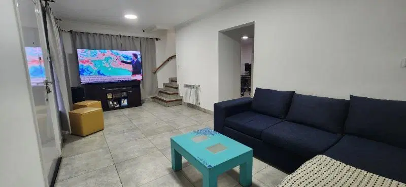 Casa en esquina 4 ambientes/ Barrio La Florida 5
