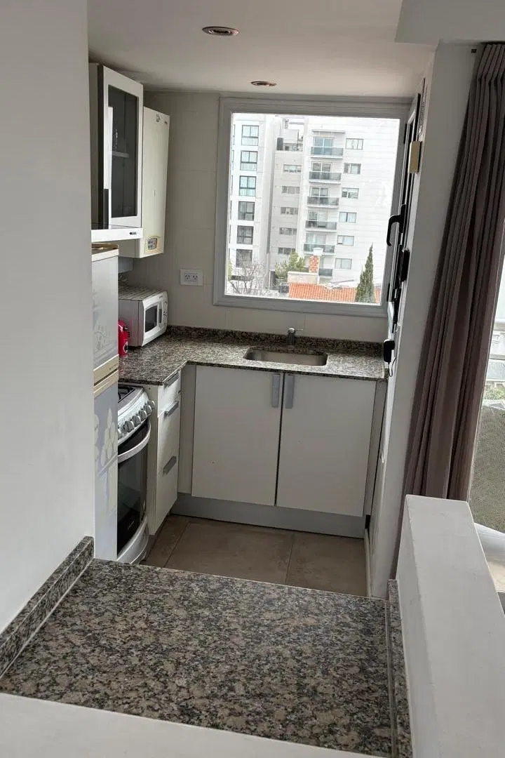 Departamento 3amb con balcón a la calle con cochera/ Zona Guemes 2