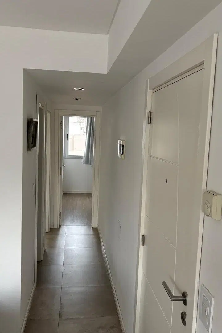 Departamento 3amb con balcón a la calle con cochera/ Zona Guemes 8