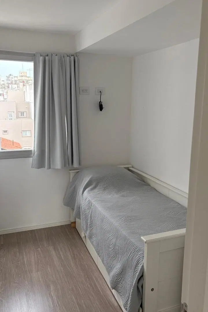 Departamento 3amb con balcón a la calle con cochera/ Zona Guemes 5