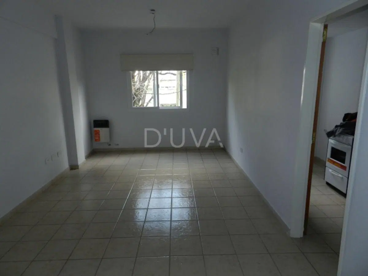 Departamento de un dormitorio con placard.- 3