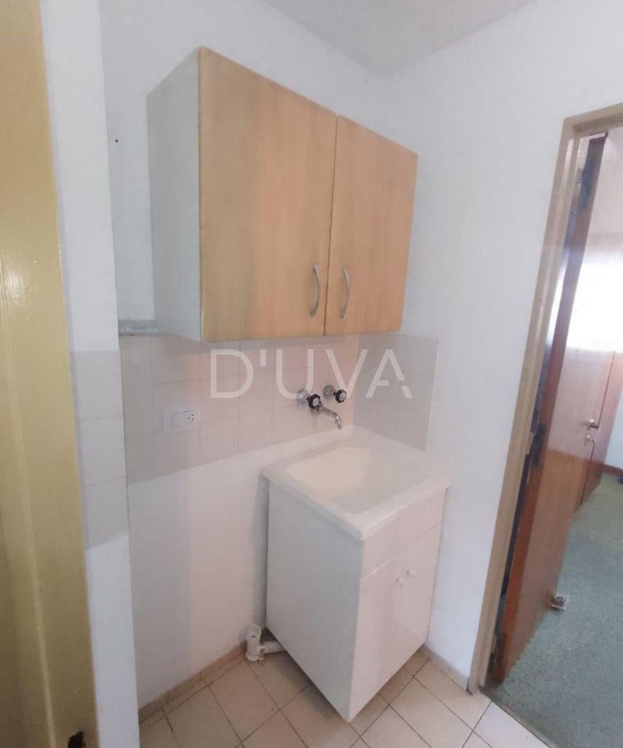 Foto de Departamento de 1 dormitorio con balcón al frente., imagen 1