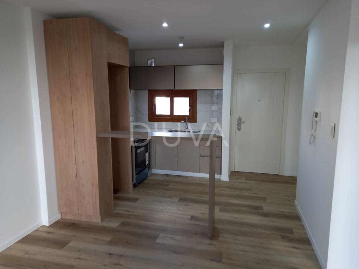 Foto de Departamento de 1 dormitorio de categoría, al frente con balcón, aire, imagen 4