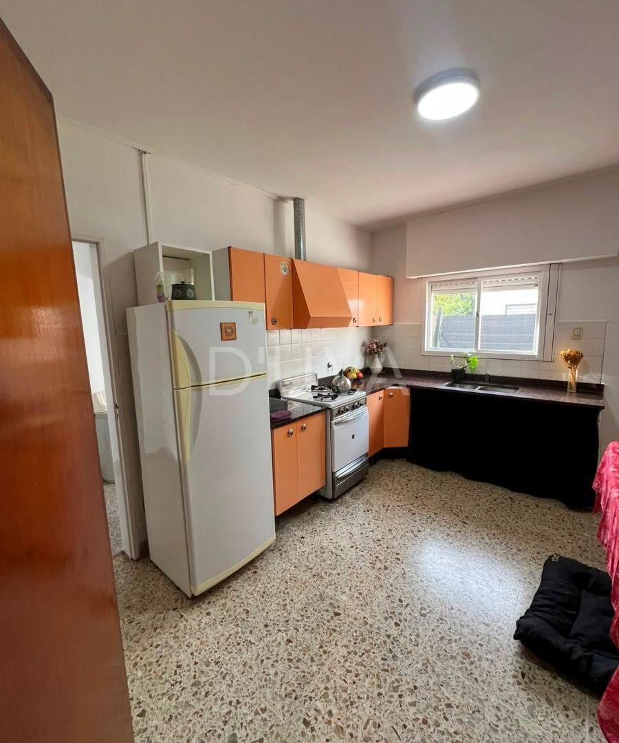 Foto de Casa con tres habitaciones, living-comedor, cocina separada, baño, imagen 4