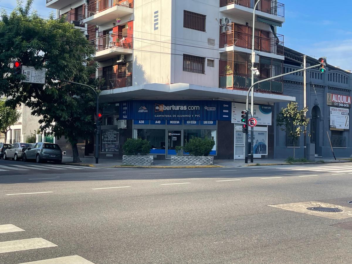Local Comercial En Venta En Flores Esquina 80mts2