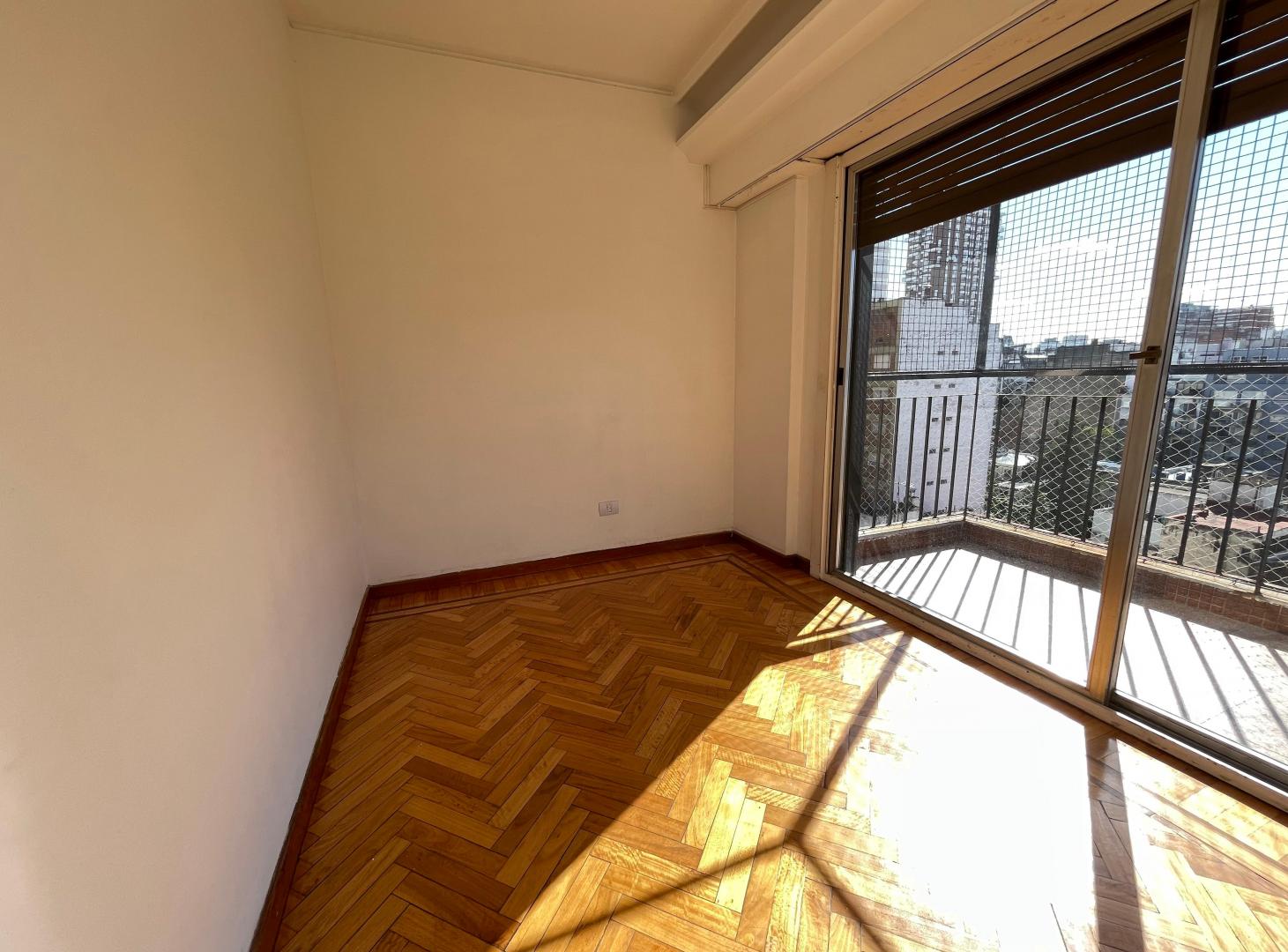 Foto de Departamento 4 Ambientes Con Cochera Dependencia Y Escritorio En, imagen 1