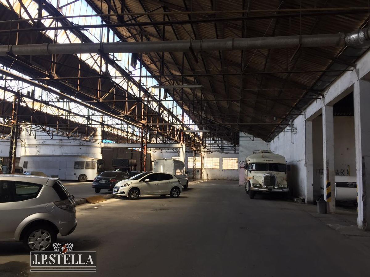 Depósito Comercial 5000 m² con Frente a 4 Calles - Lomas del Mirador 3