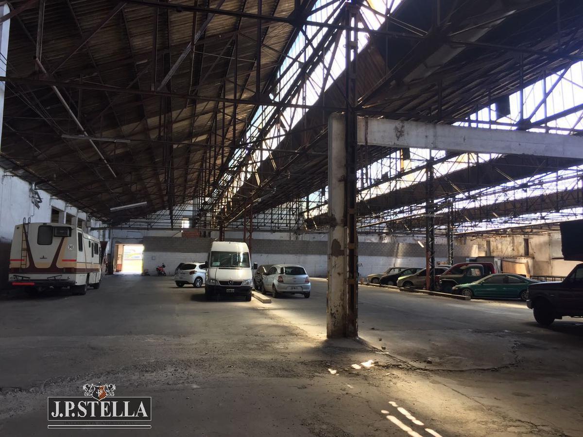 Depósito Comercial 5000 m² con Frente a 4 Calles - Lomas del Mirador 2