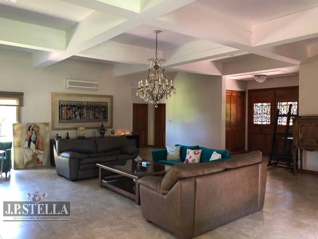 Foto de Casa 6 ambientes - Quincho - Pileta - Casa de Caseros- Villa Luzuriaga, imagen 5