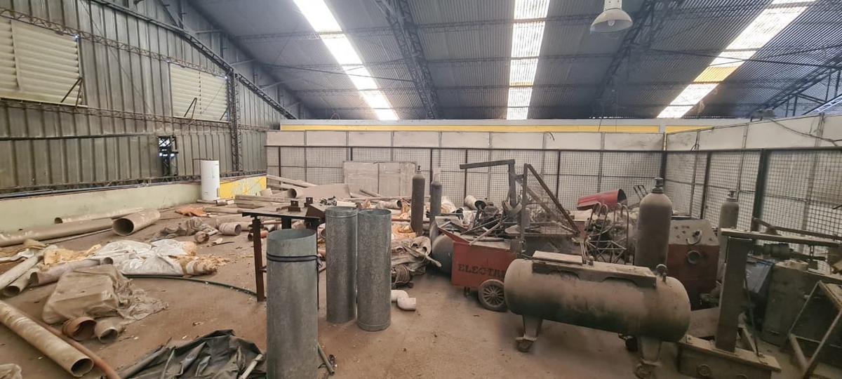 Galpón Industrial 1100 m² en Fracción 6.772 m² - Baños y Oficinas - 9 de Abril 4