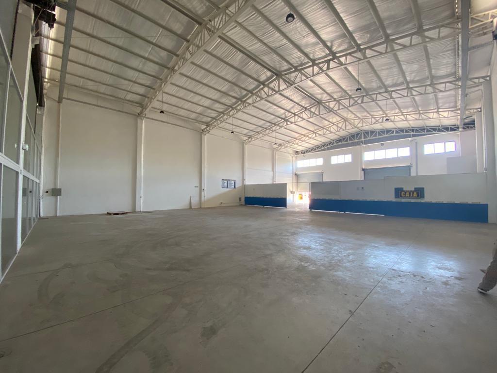 Local Comercial sobre avenida 600 m² c/ Estacionamiento - Villa Luzuriaga