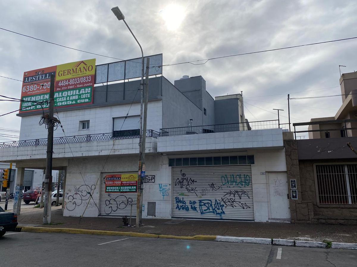 Local en esquina - Dpto 4 amb, -  Casa 4 Amb y Lote con Mejoras  - S.Justo (Ctro)