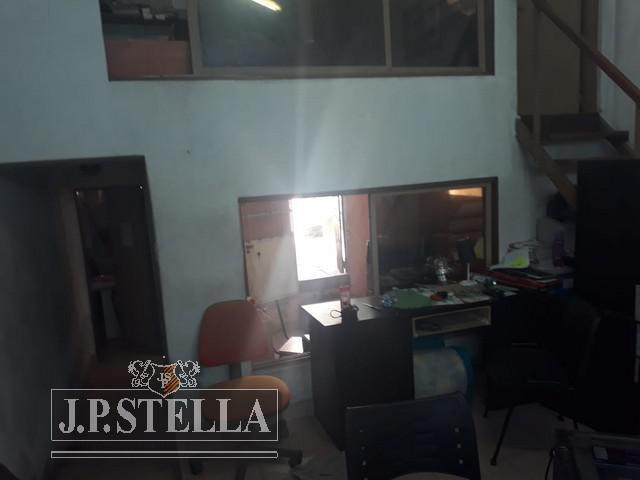 Foto de Local 70 m² Galpon de 200 m² - Lote 265 m² - Villa Luzuriaga, imagen 2