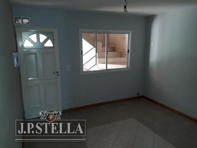 Edificio Galpon Comercial, 4 Dptos 2 Ambientes y 2 Dptos 3 Ambientes - Venta en Block - Haedo 1