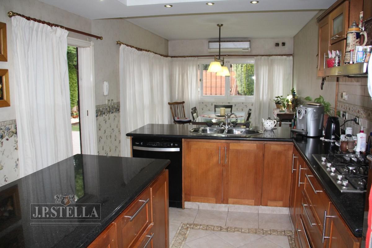 Foto de Excelente Casa Minimalista 5 Amb c/ 2 Garage y Pileta Climatizada, imagen 2