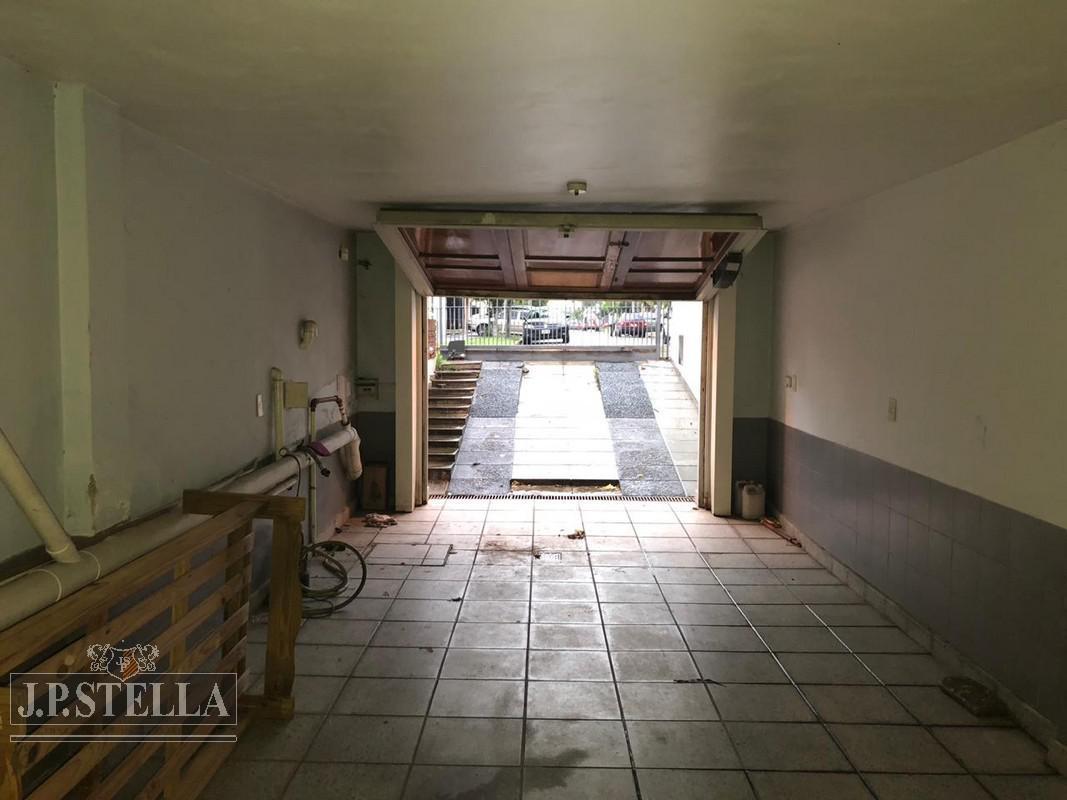 Excelente Casa 4 amb. con quincho y cochera para 2 autos - Villa Luzuriaga