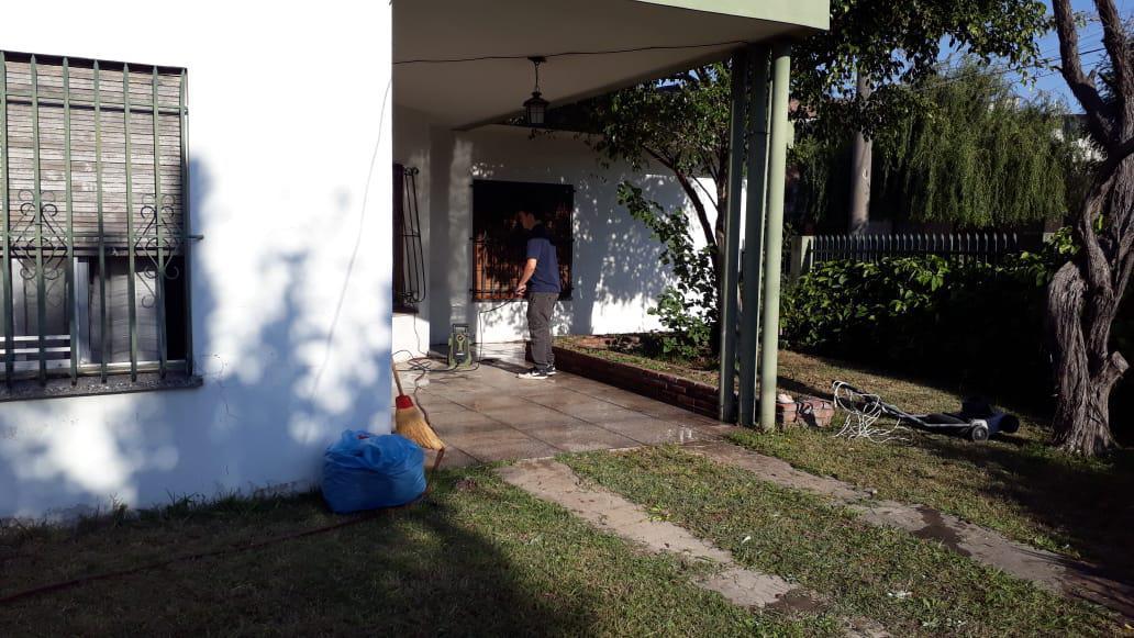 Casa 4 Amb. en esquina c/Cochera - San Justo