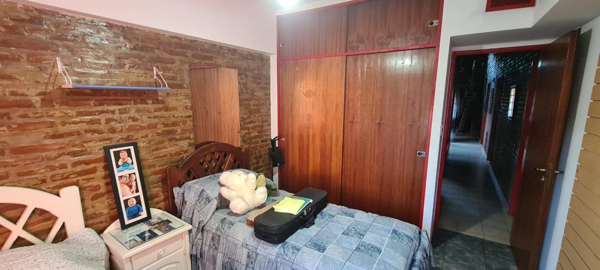 Chalet 4 Amb. 250 m² Cub. c/Garage para 2 autos y Pileta de Natación - Villa Luzuriaga
