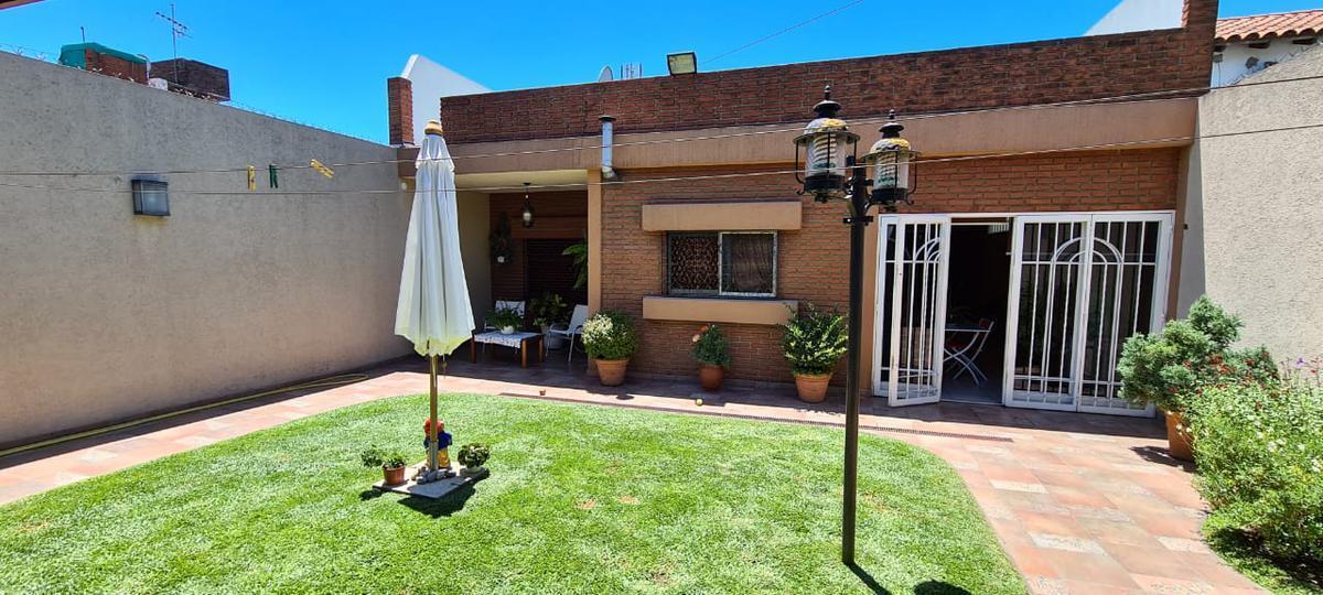 Casa 3 Ambientes 180 m² - Garage 3 Autos - Quincho - San Justo