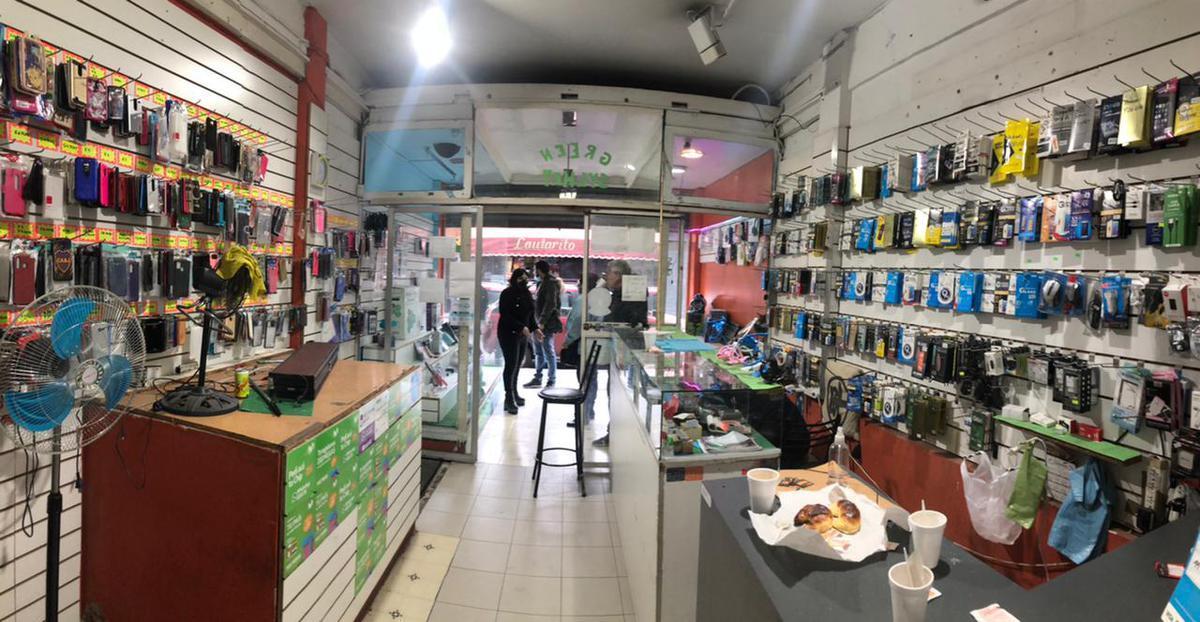 Local comercial en Galería y con entrada independiente desde la Calle 76 m²- Liniers