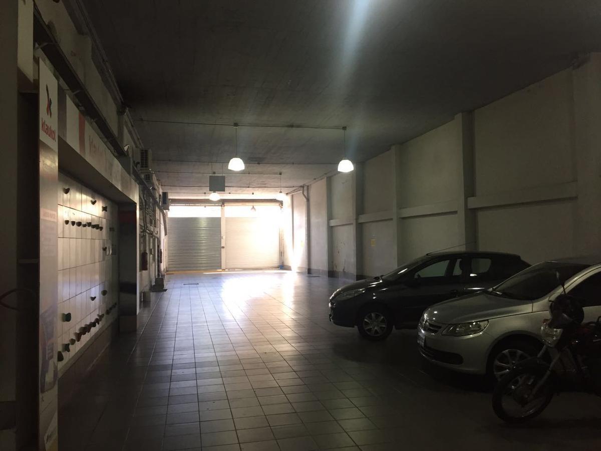 Edificio Comercial / Industrial de 3 Plantas 3470 m² Cub s/ Fracción 3408 m²- San Justo
